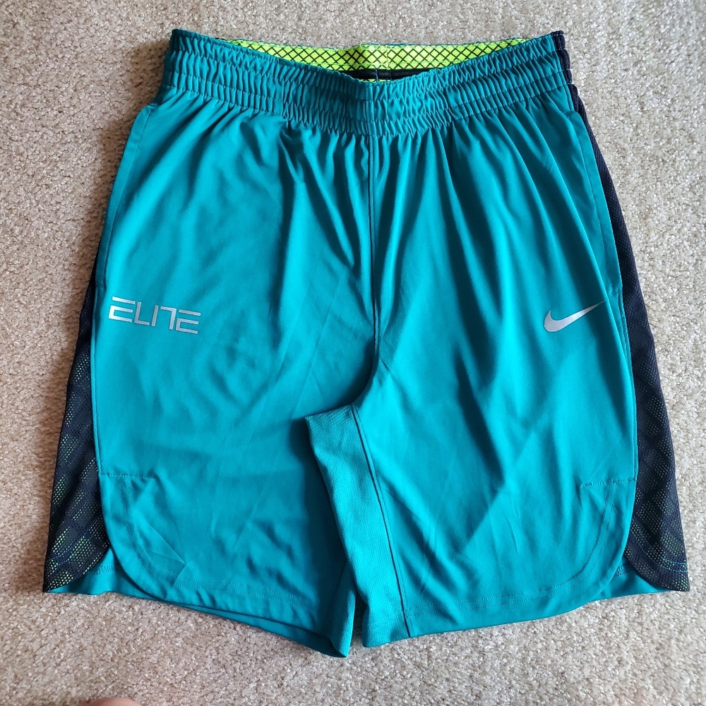 NWOT Nike Elite shorts